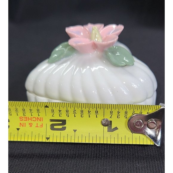 Vintage Heart shaped floral trinlet box porcelain - Picture 8 of 8